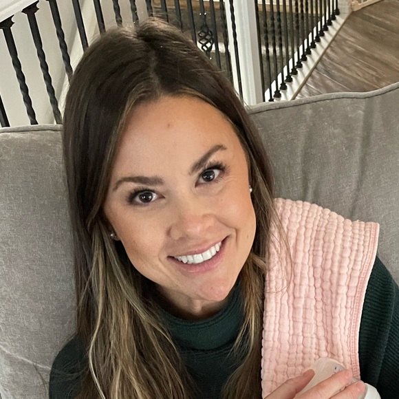 Meet your Posher, Kara - Picture 1 of 1